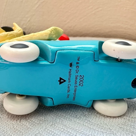 2002 Hallmark Keepsake Ornament Dr. Seuss Book Green Eggs and Ham - Picture 4 of 8